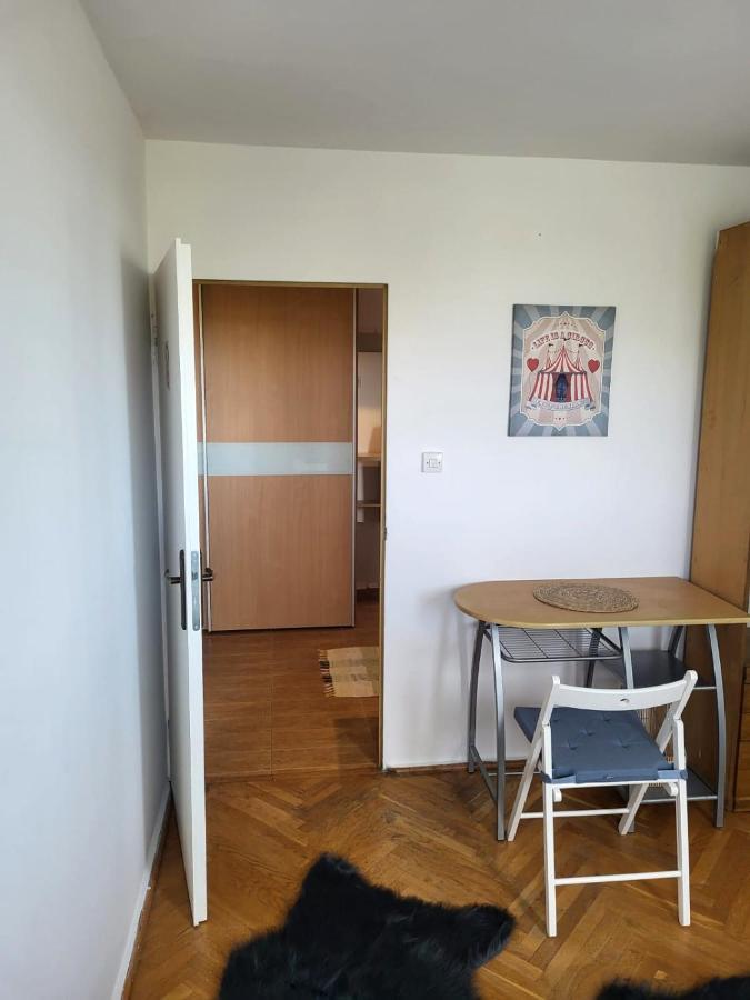 Lemuria Pokoje Wlk Niedzwiedzicy Hostel Легница Екстериор снимка