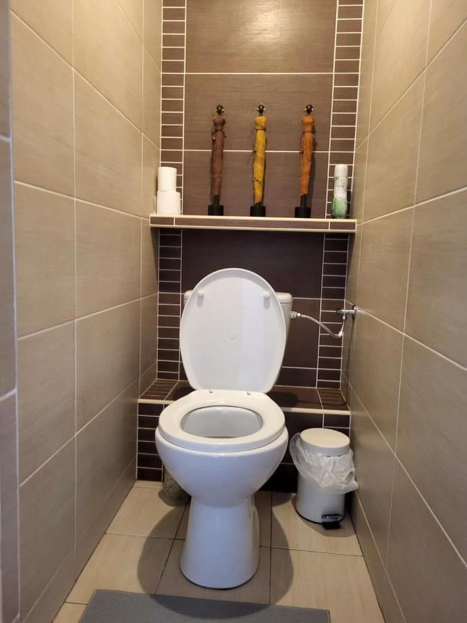 Lemuria Pokoje Wlk Niedzwiedzicy Hostel Легница Екстериор снимка