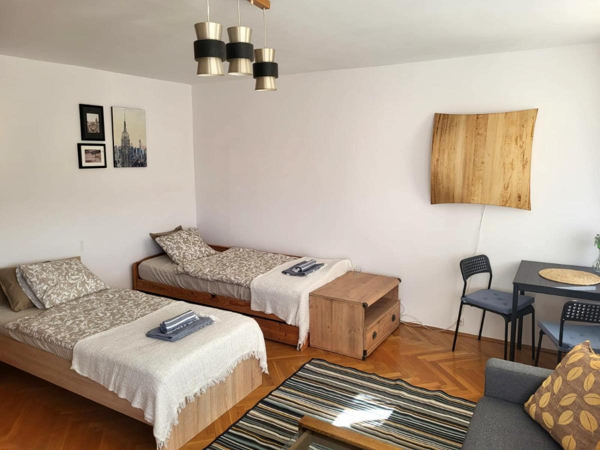 Lemuria Pokoje Wlk Niedzwiedzicy Hostel Легница Екстериор снимка